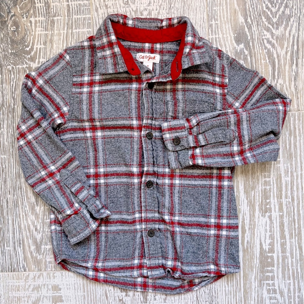 Boy’s Cat & Jack Gray Red Flannel Plaid Long Sleeve Button Down Shirt Size 5T